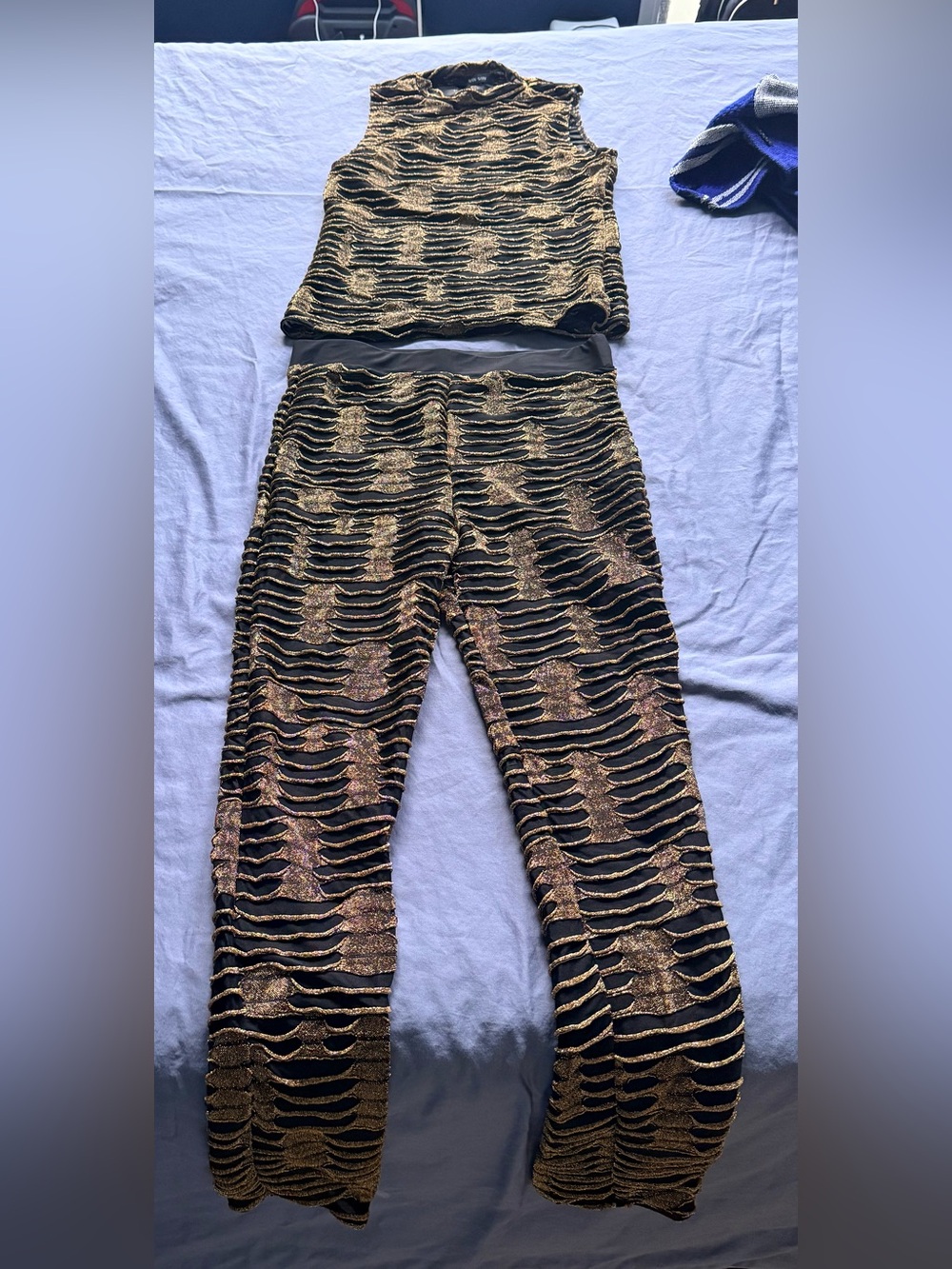 WinWin Black & Gold Patterned Set - Picture 6 of 6